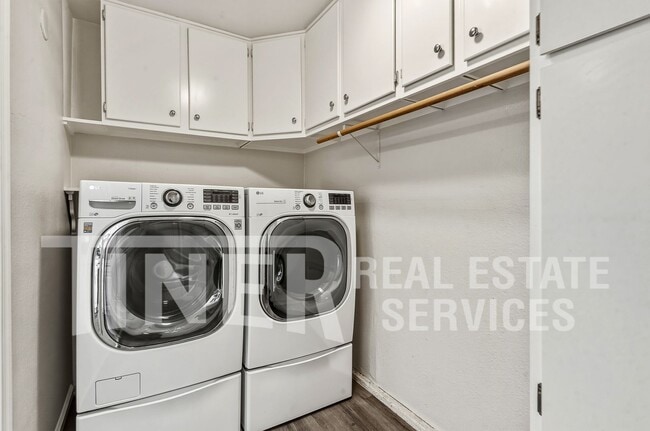 Building Photo - 9024 Leatham Ave