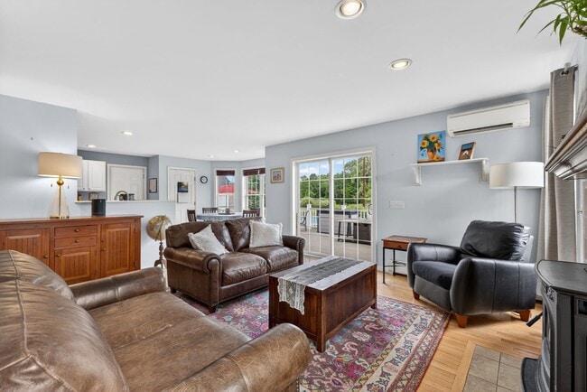 Building Photo - Spacious Stratham Home | Semi-In Ground Pool | Finished Basement | AVAILABLE AUGUST 1st