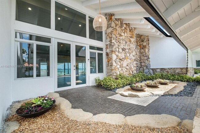 Building Photo - 1365 Bay Terrace