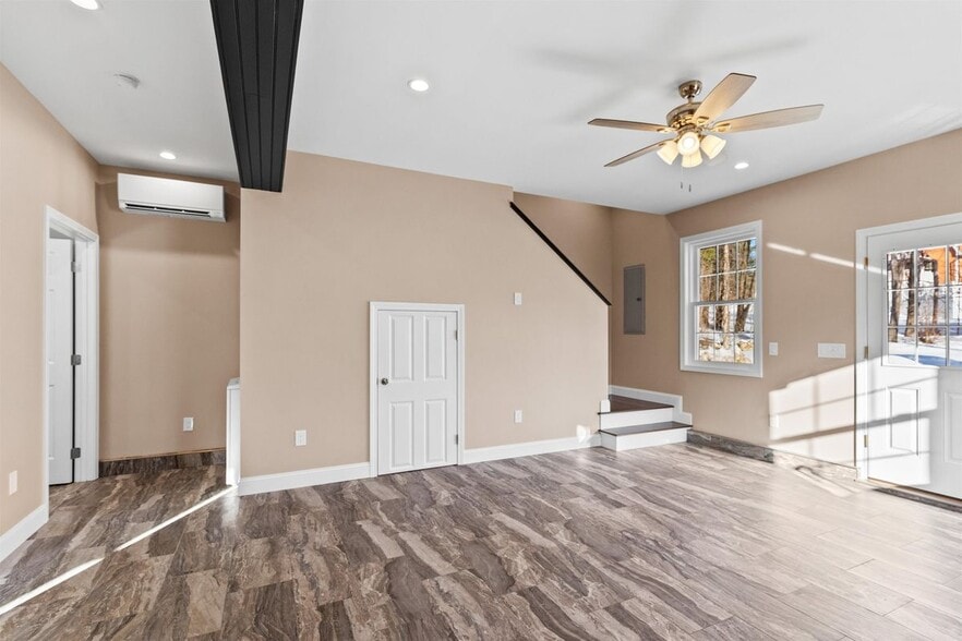 Building Photo - 6 Latchkey