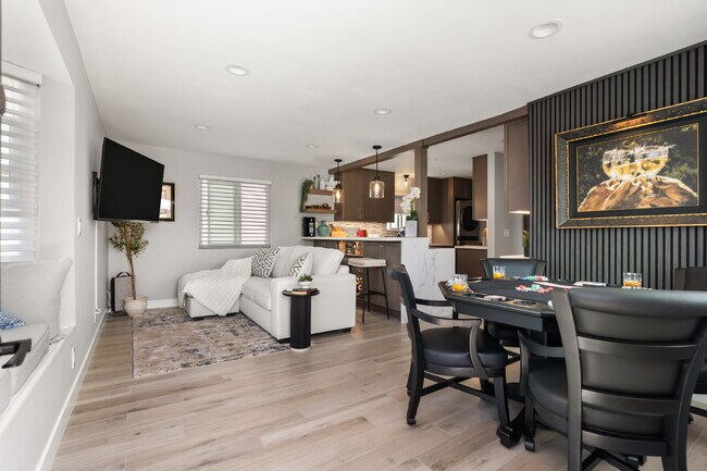 Building Photo - Furnished or Unfurnished Turn Key Updated Home in the Heart of the Peninsula