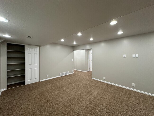 Building Photo - 3231 W 10755 S