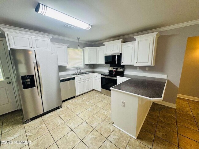 Building Photo - 127 Country Living Dr