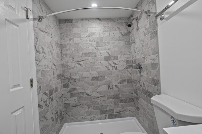 Building Photo - 105 S Poppleton St