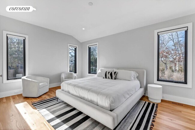 Building Photo - 24 Hedges Ln