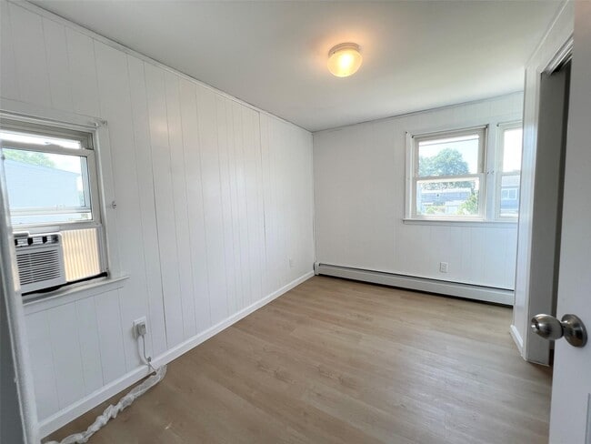 Building Photo - 30 Castle Ln