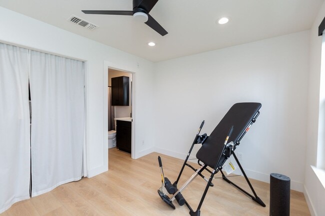 Building Photo - 3 Bedroom Townhome in the Escala Community of Mission Valley