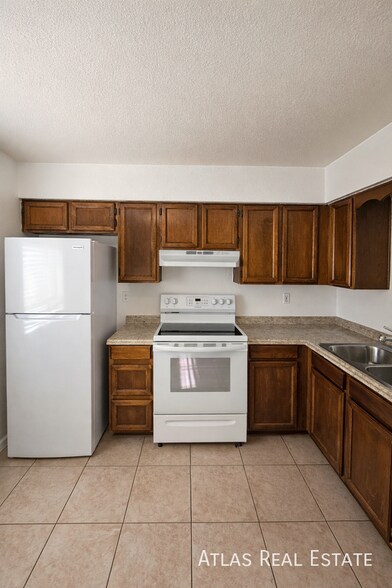 Building Photo - 111 N Phyllis-202