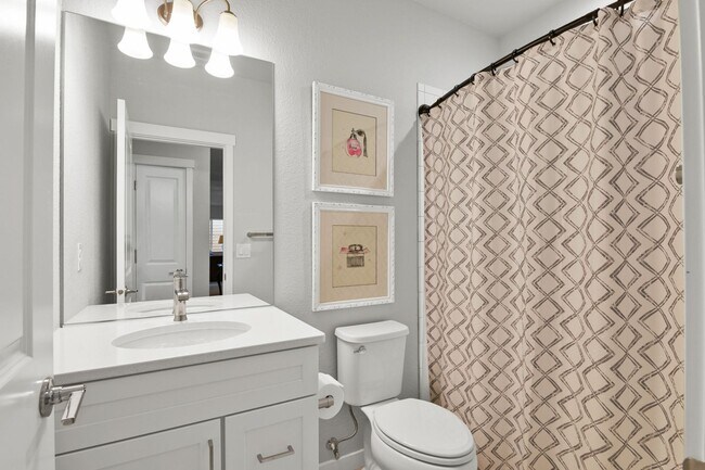 Building Photo - Beautiful "like new" home available for re...