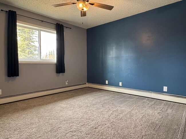Building Photo - Spacious home / 2 car garage / No pets sorry