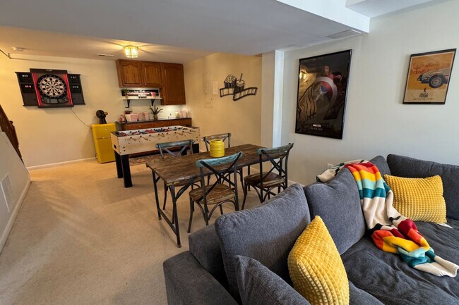 Building Photo - 9414 Grant Ave