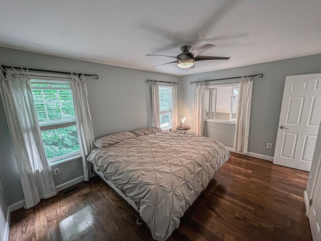 Building Photo - Bright And Relaxing 2 Bed 2 Bath Partially Furnished Home in Beautiful Franklin Farm Foundation