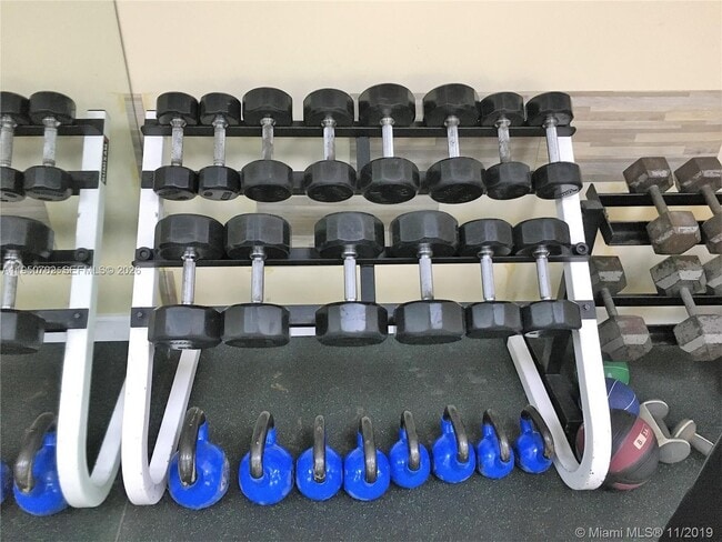 Building Photo - 1450 Brickell Bay Dr