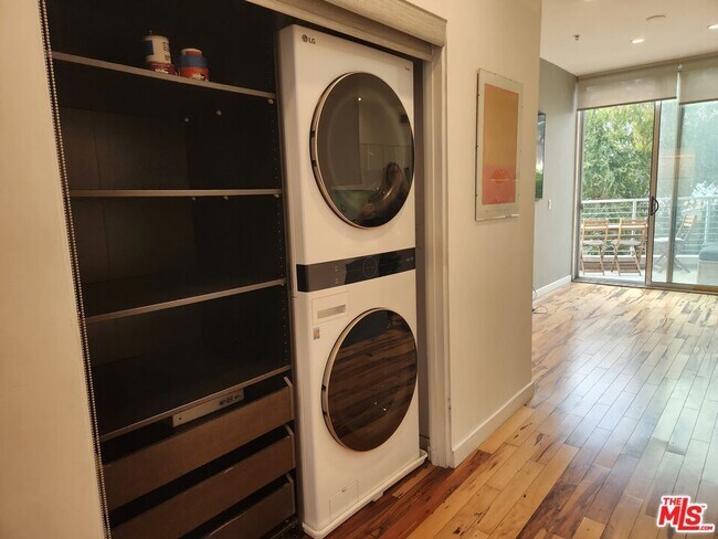 Building Photo - 6683 Franklin Ave