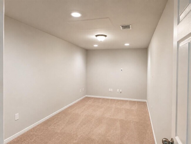 Building Photo - 2304 S Lakeline Blvd