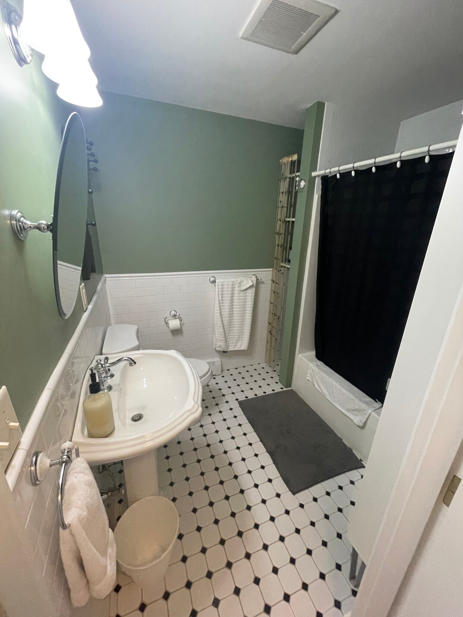 Building Photo - 14 Oak St