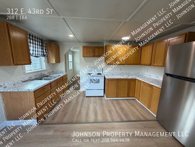 Building Photo - 312 E 43rd St