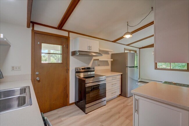 Building Photo - 6404 Maywood Ave