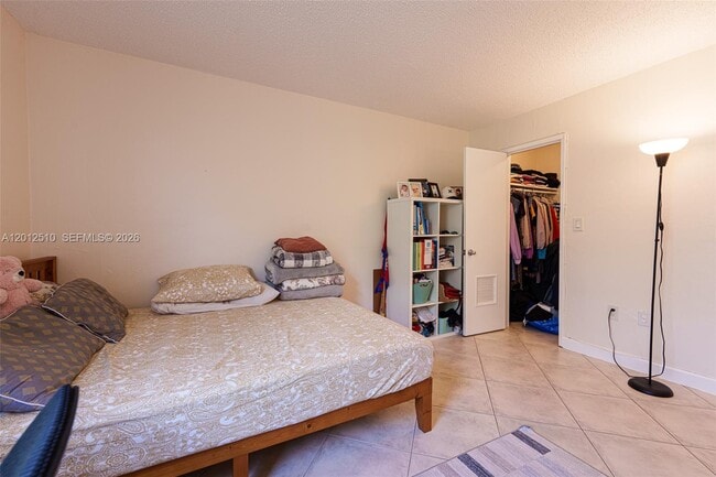 Building Photo - 8870 Fontainebleau Blvd