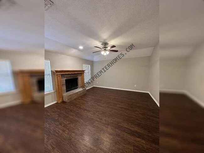 Building Photo - 325 W Strasburg Way