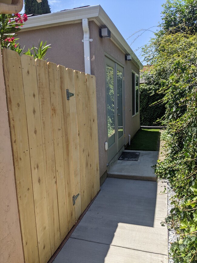 Entrance and patio - 197 Sand Blossom St