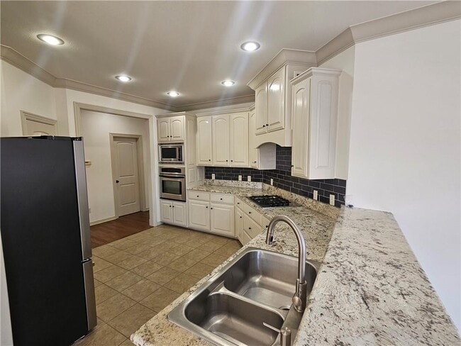 Building Photo - 2311 S Mont Blanc Ave