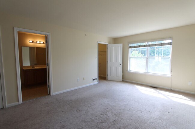 Building Photo - 316 Ross Ct