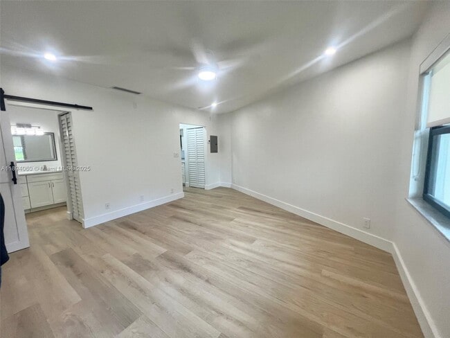 Building Photo - 1000 River Reach Dr