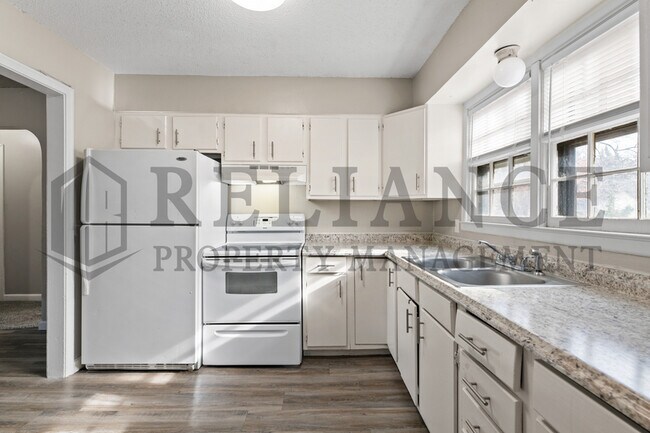 Building Photo - 1125 W 16th St N