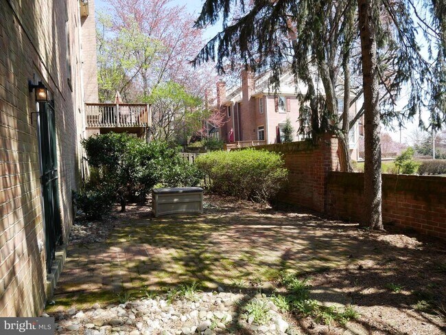 Building Photo - 3045 Federal Hill Dr