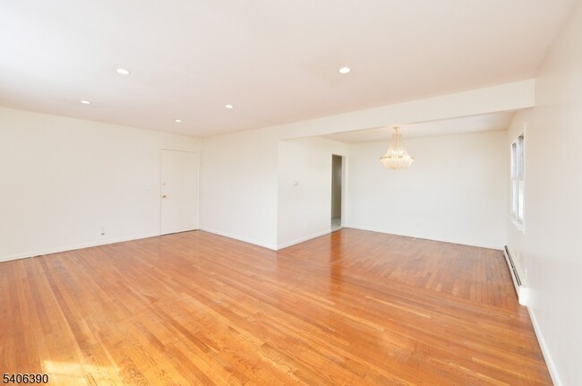 Building Photo - 100 Eastern Wy