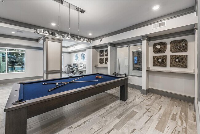 Building Photo - 918 Aventine Dr