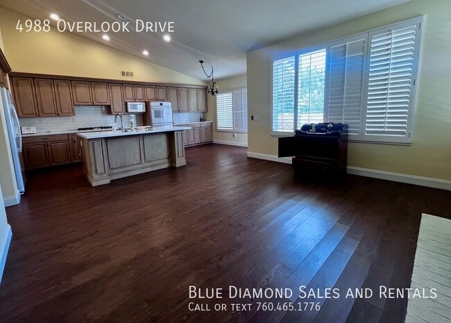 Building Photo - 4988 Overlook Dr
