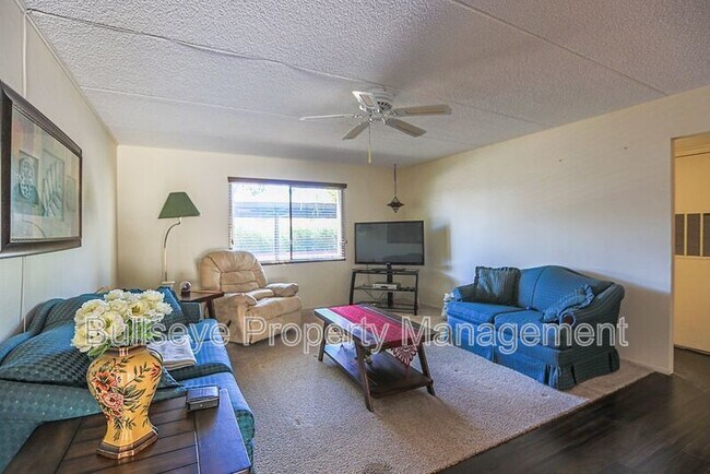 Building Photo - 4201 E Camelback Rd