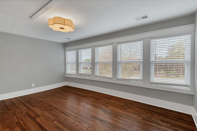 Building Photo - Total remodeled East Nashville Beauty!