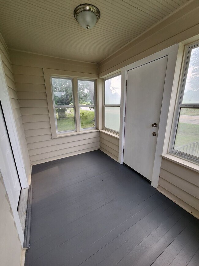 Building Photo - 3 Bedroom 1 Bath Home