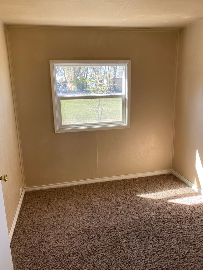 Building Photo - Cozy 2 Bedroom on Mae Valley Rd!!