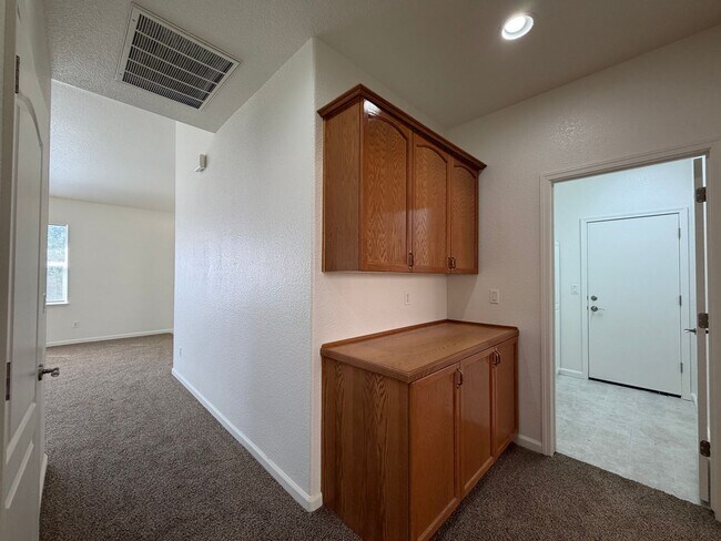 Building Photo - 1719 Short Oak Ct