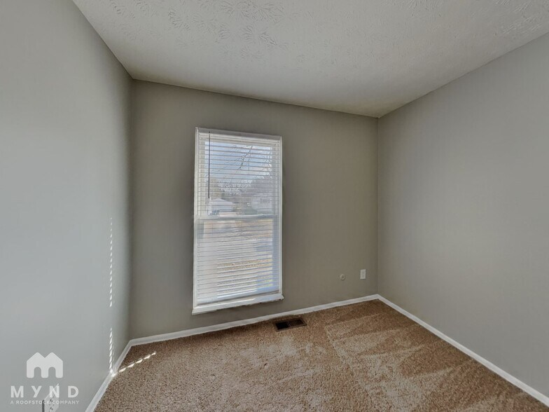 Building Photo - 1349 Westshire Rd