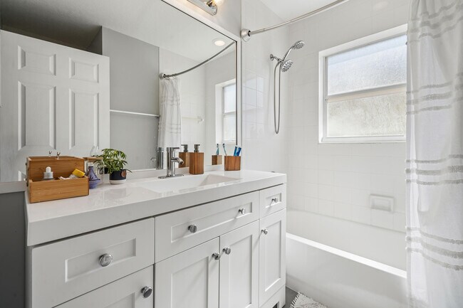 Building Photo - 3817 Miramontes Cir