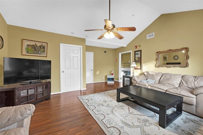 Building Photo - 7223 Lakewood Dr