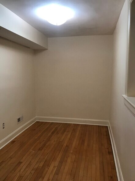 Building Photo - 1449 N Bell Ave