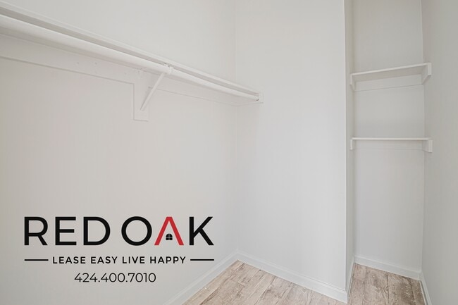 Building Photo - 932 Irolo St