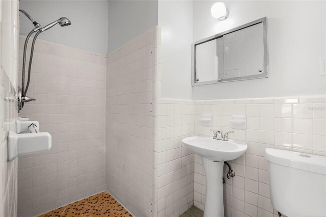 Building Photo - 512 Langford Cir