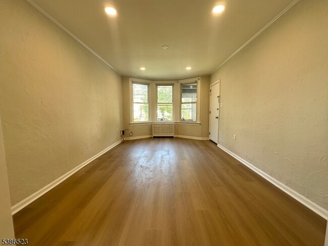 Building Photo - 6 Swaine Pl