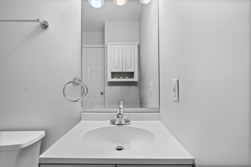 Building Photo - 2870 Preswood Pl