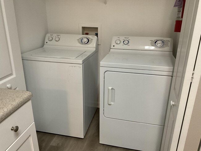 Building Photo - 8813 Villa View Cir