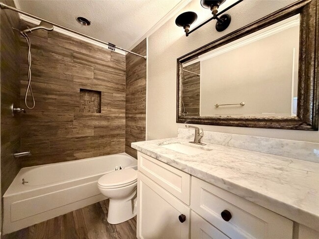 Building Photo - 811 Threadneedle St