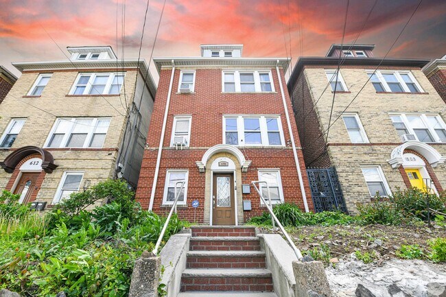 Building Photo - 610 Columbia Ave