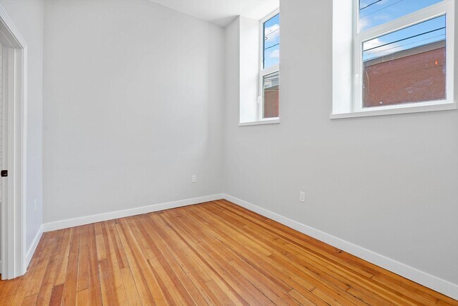 Building Photo - 163 Chestnut St